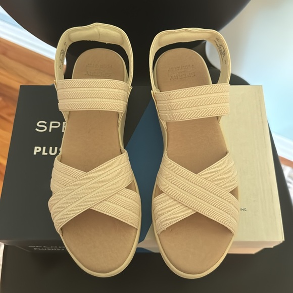 New in Box- SPERRY Plushstep Bayou Flatform Sandals Cream 8 1/2 M - Picture 2 of 9